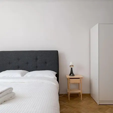 Zelazna Classy Nest By Bookinghost Warszawa
